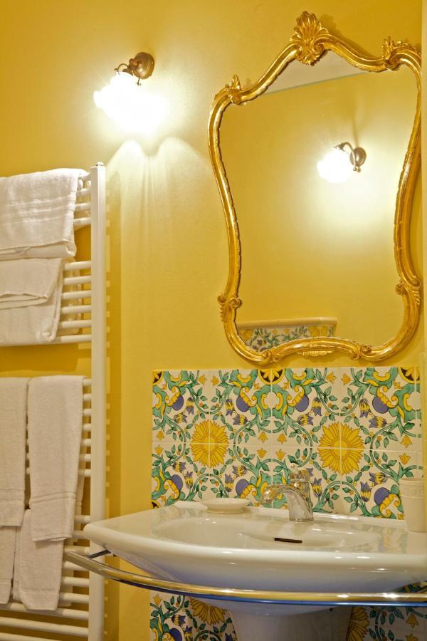 Antica Residenza Cicogna Bed & Breakfast Сиена Екстериор снимка