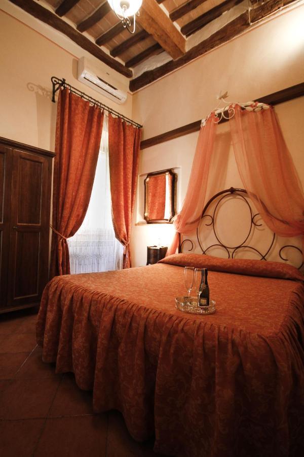 Antica Residenza Cicogna Bed & Breakfast Сиена Екстериор снимка