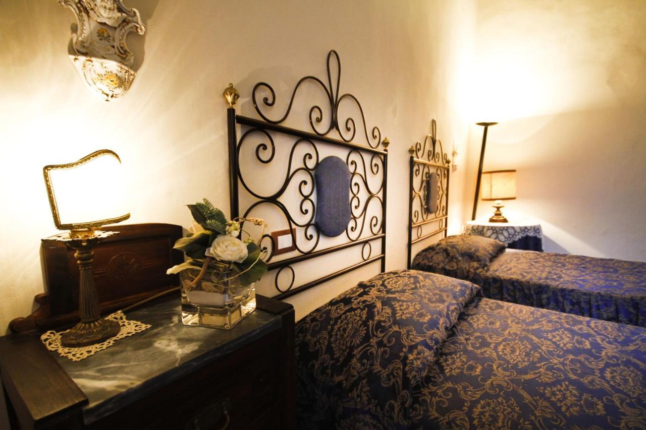Antica Residenza Cicogna Bed & Breakfast Сиена Екстериор снимка