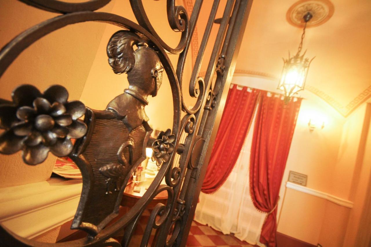 Antica Residenza Cicogna Bed & Breakfast Сиена Екстериор снимка