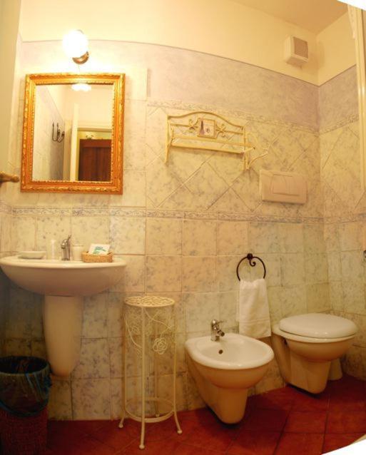 Antica Residenza Cicogna Bed & Breakfast Сиена Екстериор снимка